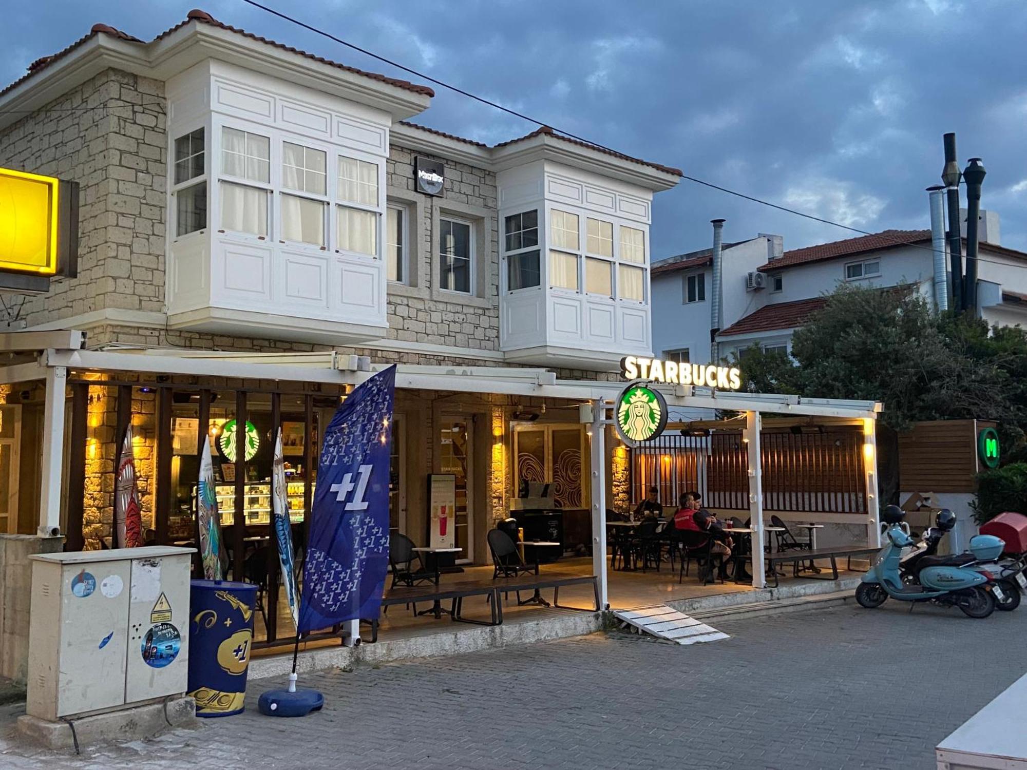 Alacati Moonbox Hotel ภายนอก รูปภาพ